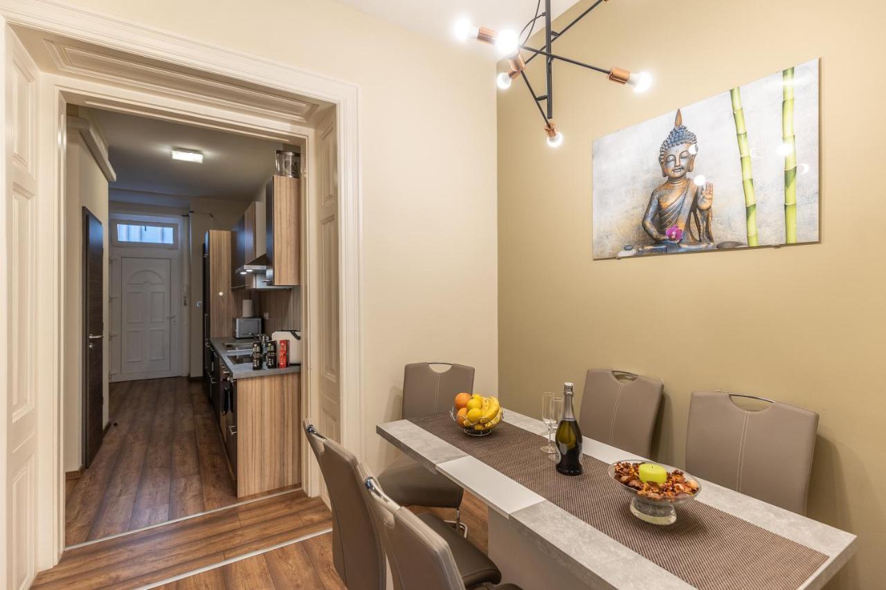 Wiky'S Apartman With 3Bathrooms Budapest Exterior photo
